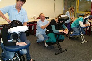 dag van de leidster stoelmassage assen